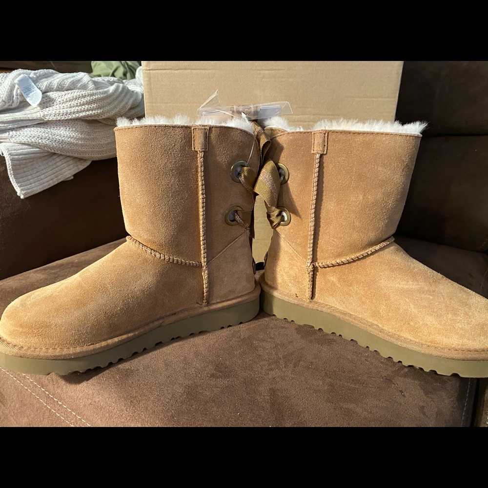 UGGs Kids 3-3.5/Women’s 5.5-6